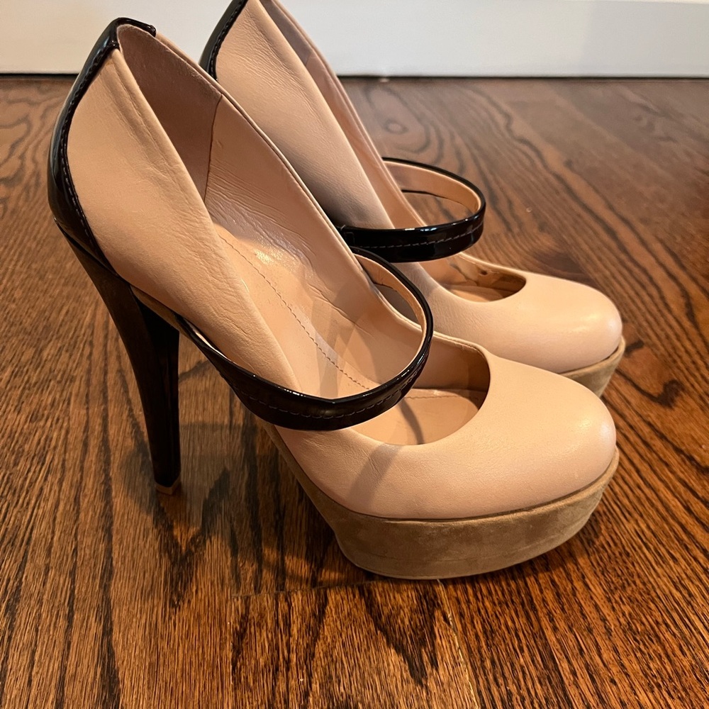 Jessica Simpson Cream and Black Platform Heels